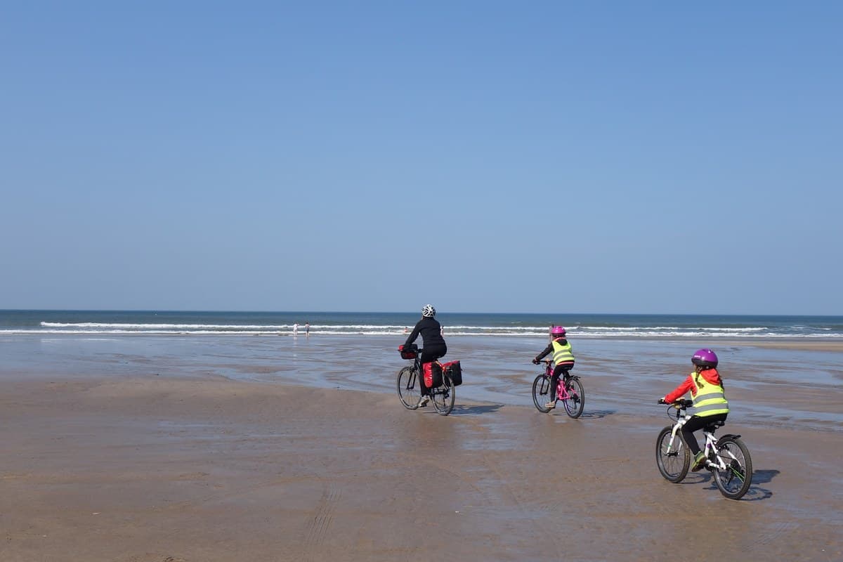 01 in bici sulla spiaggia