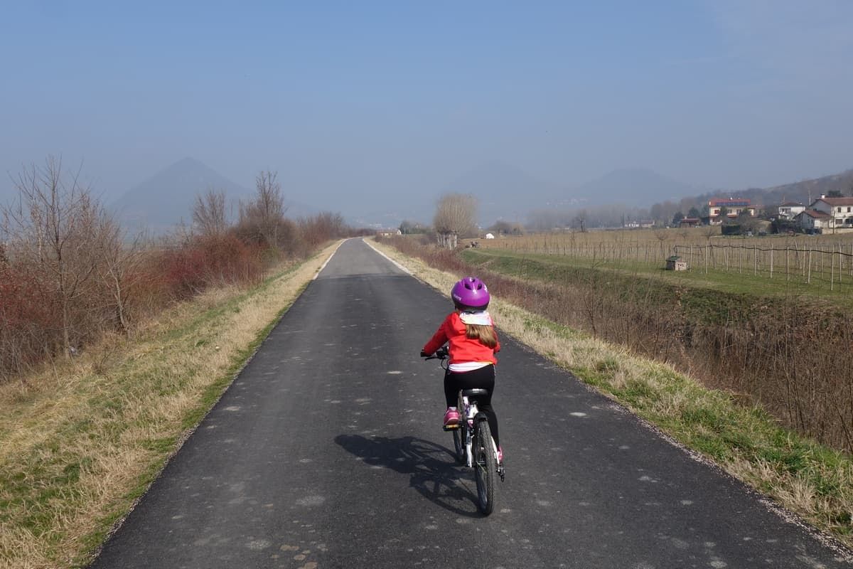ciclabile con i bimbi