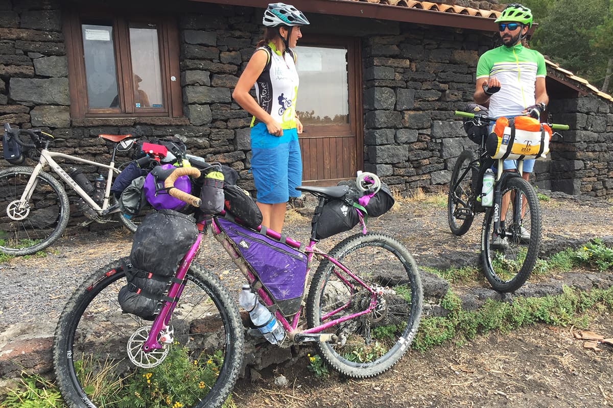 Borsa sottosella bici Cluster 20 di Miss Grape Etna in bici 20 Borsa sottosella bici Cluster 20 di Miss Grape Etna in bici 20
