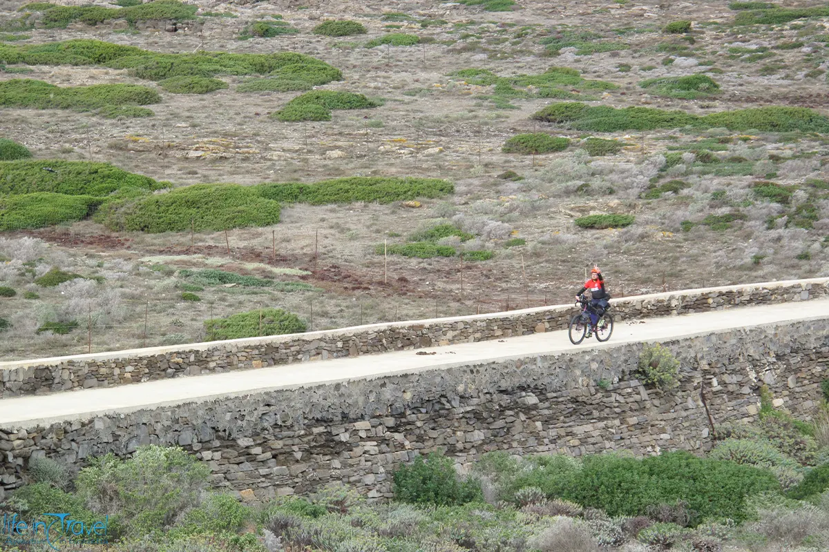Asinara in bici guardaa