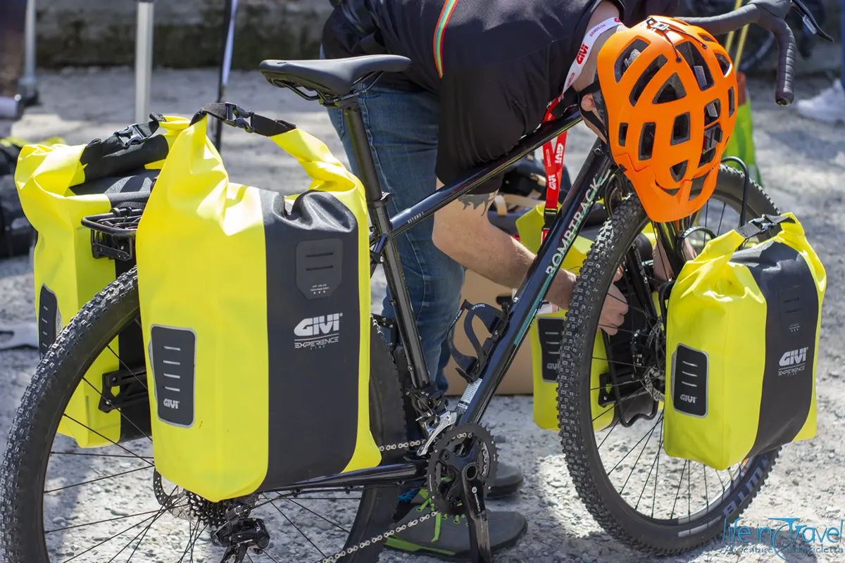 dettaglio cicloturismo givi bike