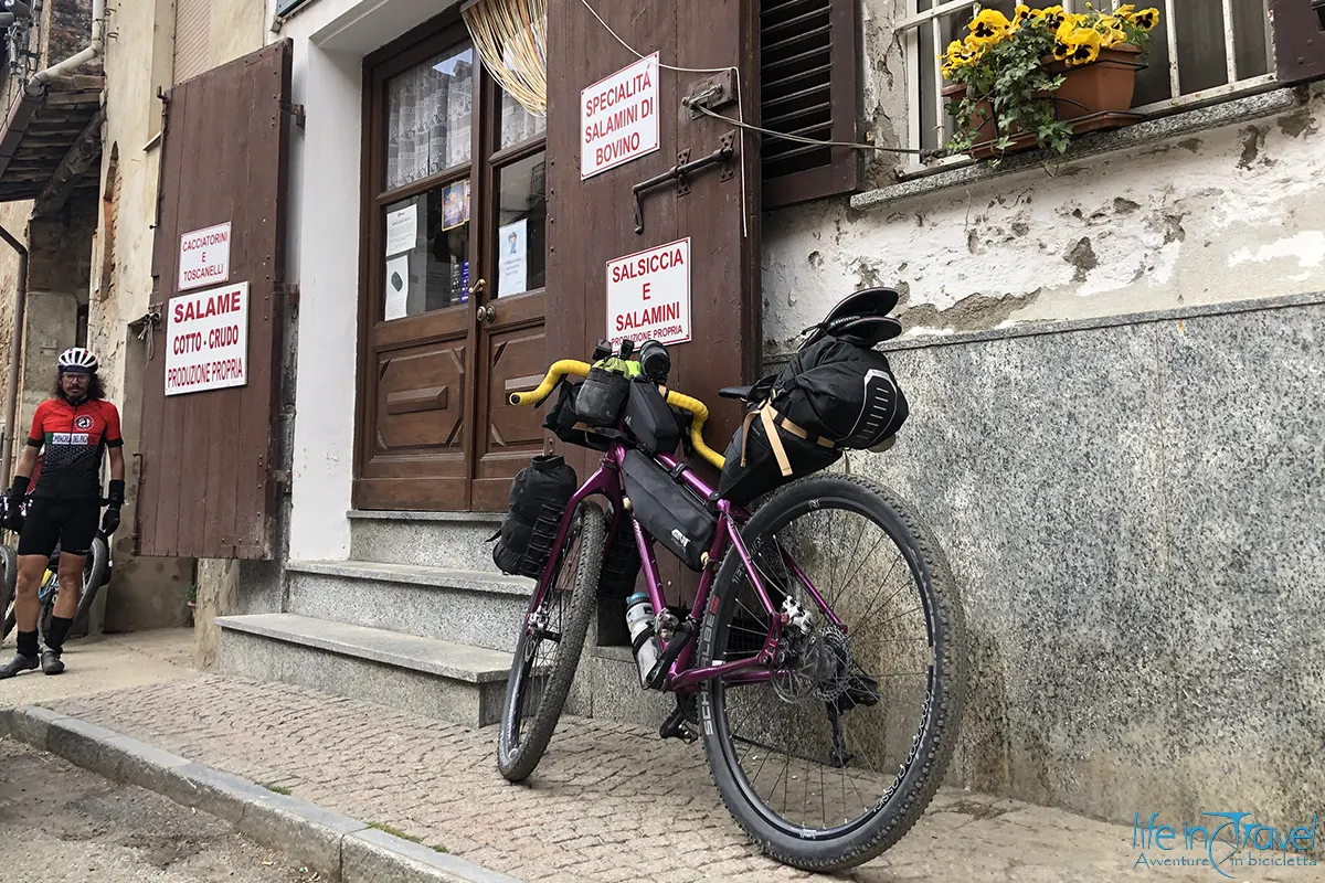 in viaggio Borse Bikepacking Givi Bike