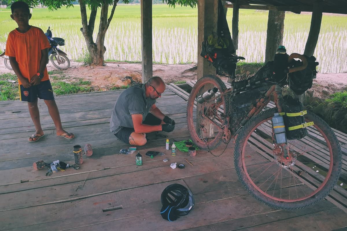 Laos in bikepacking aggiusta