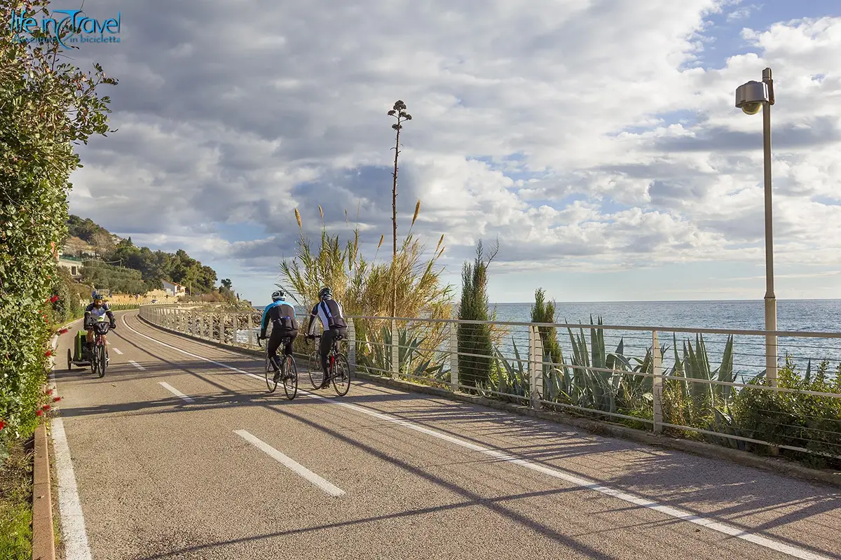 piste ciclabili in Italia Riviera Fiori