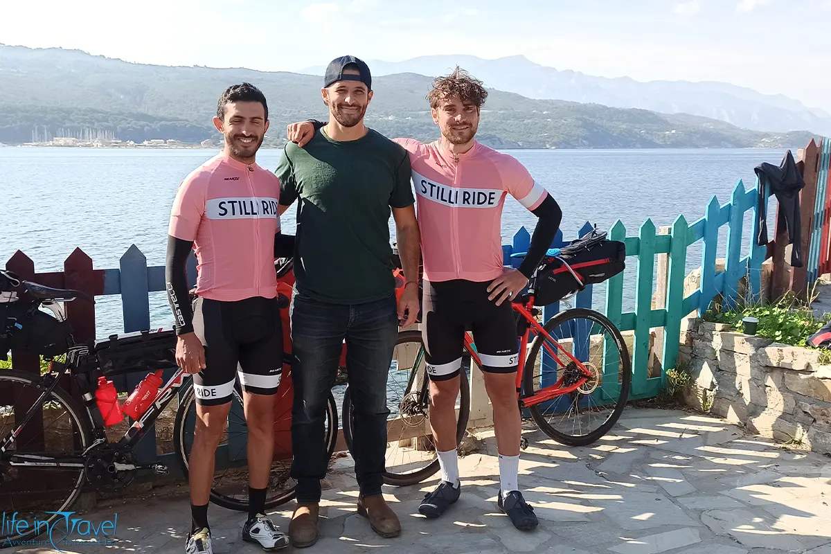 still i ride abbraccio