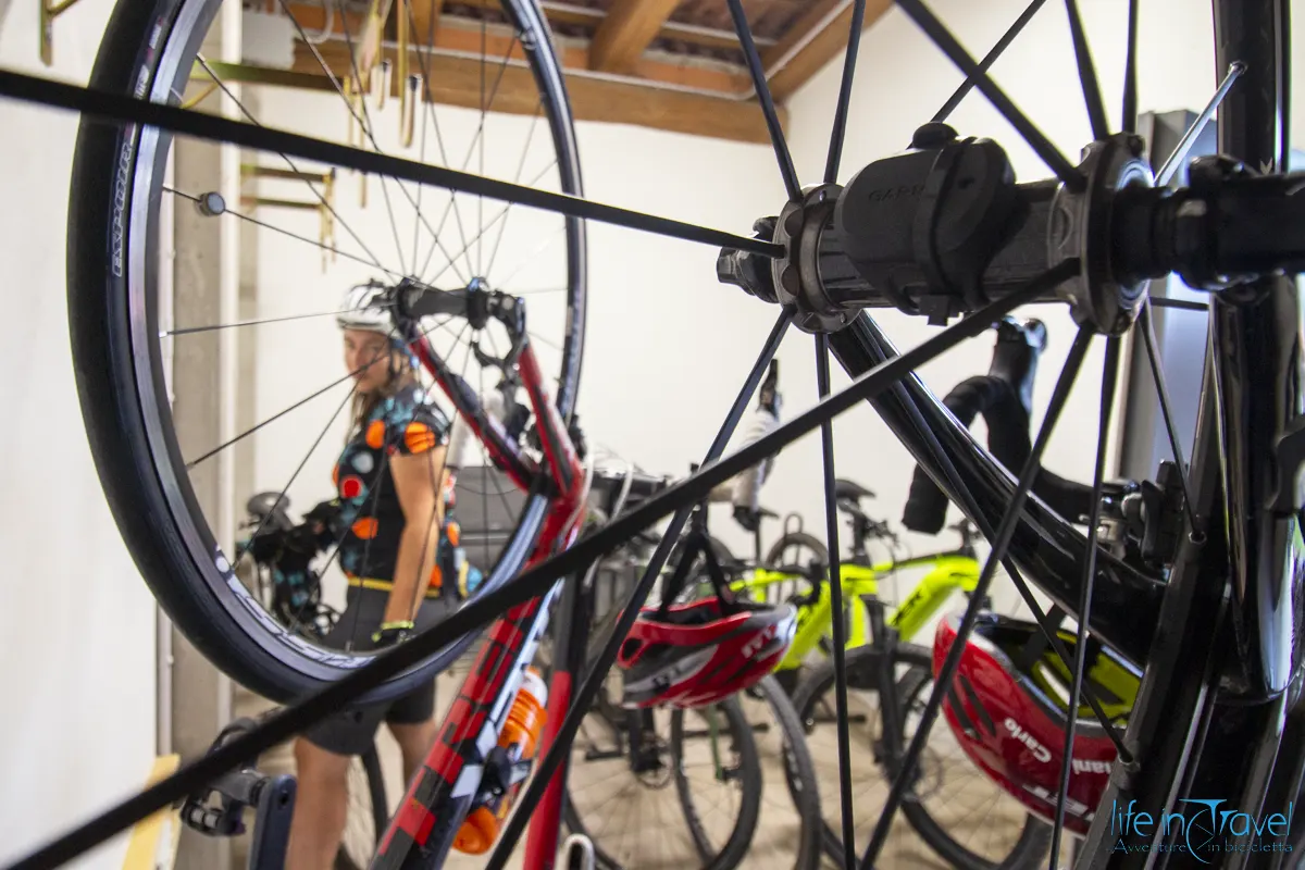 Valle Maira in bici CasaBart bike room