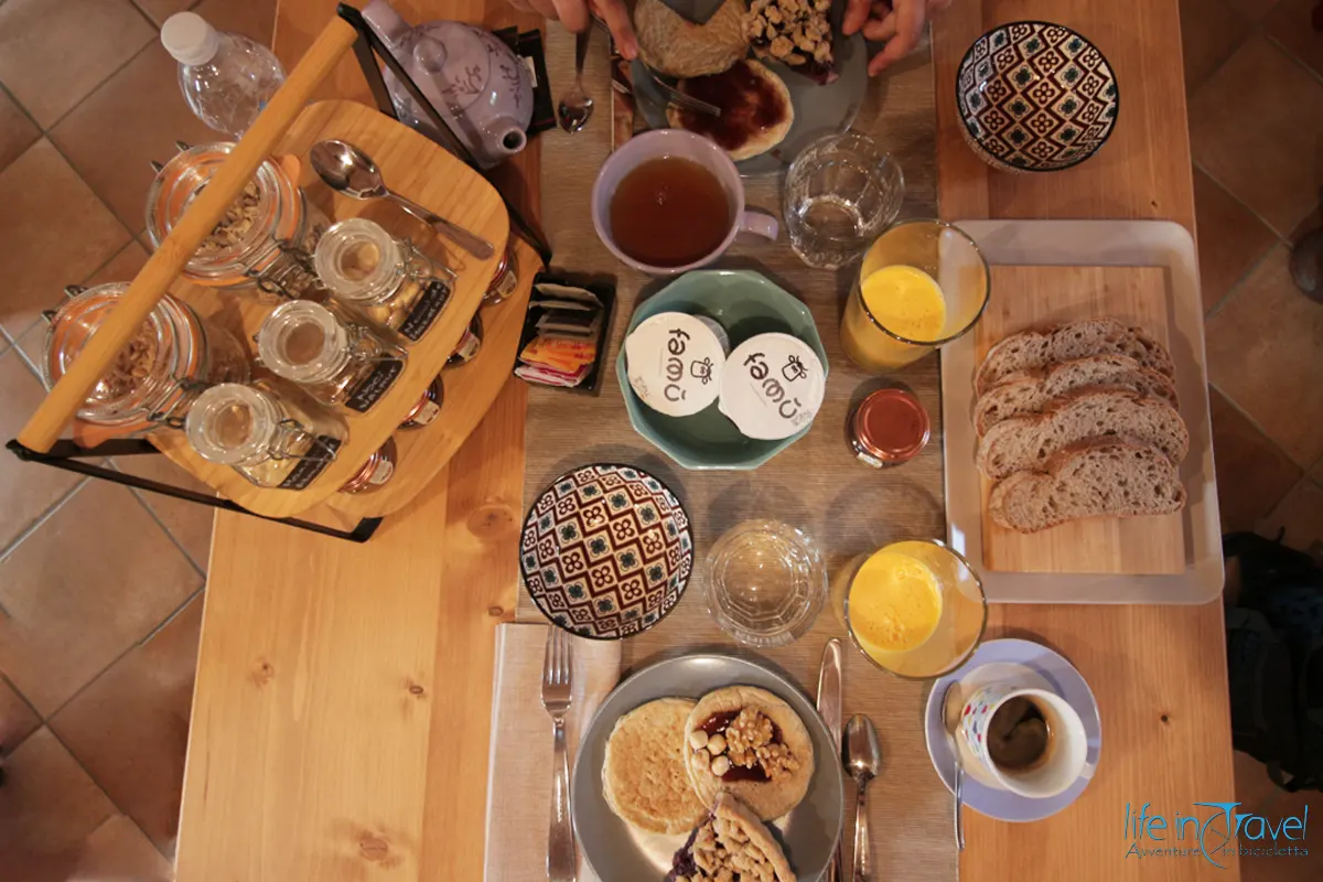 Valle Maira in bici CasaBart colazione