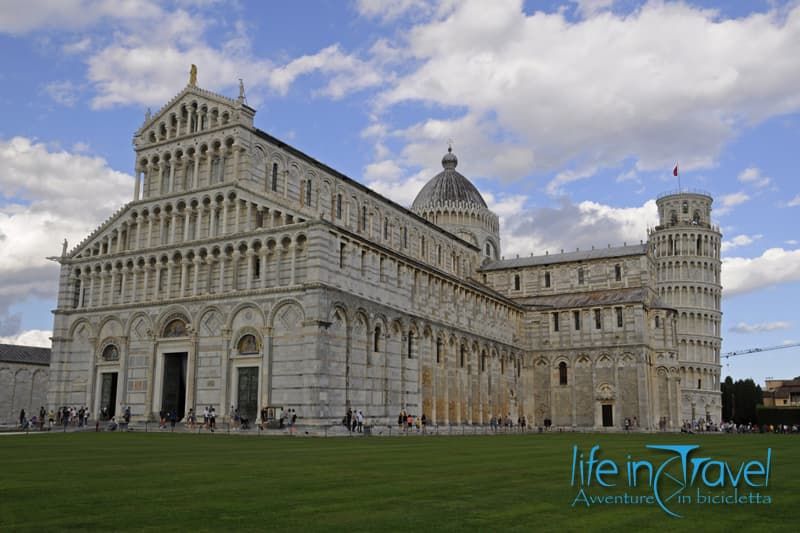 la piazza dei miracoli