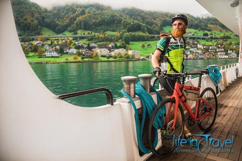sul battello in bici