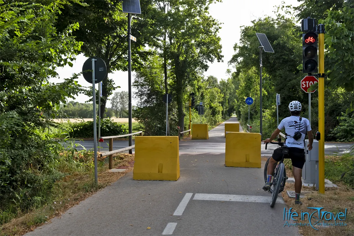 ciclopista del trammino incrocio segnalato