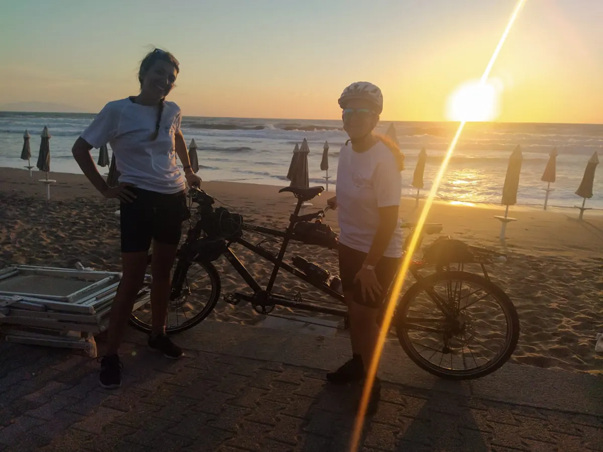 cicliste al tramonto