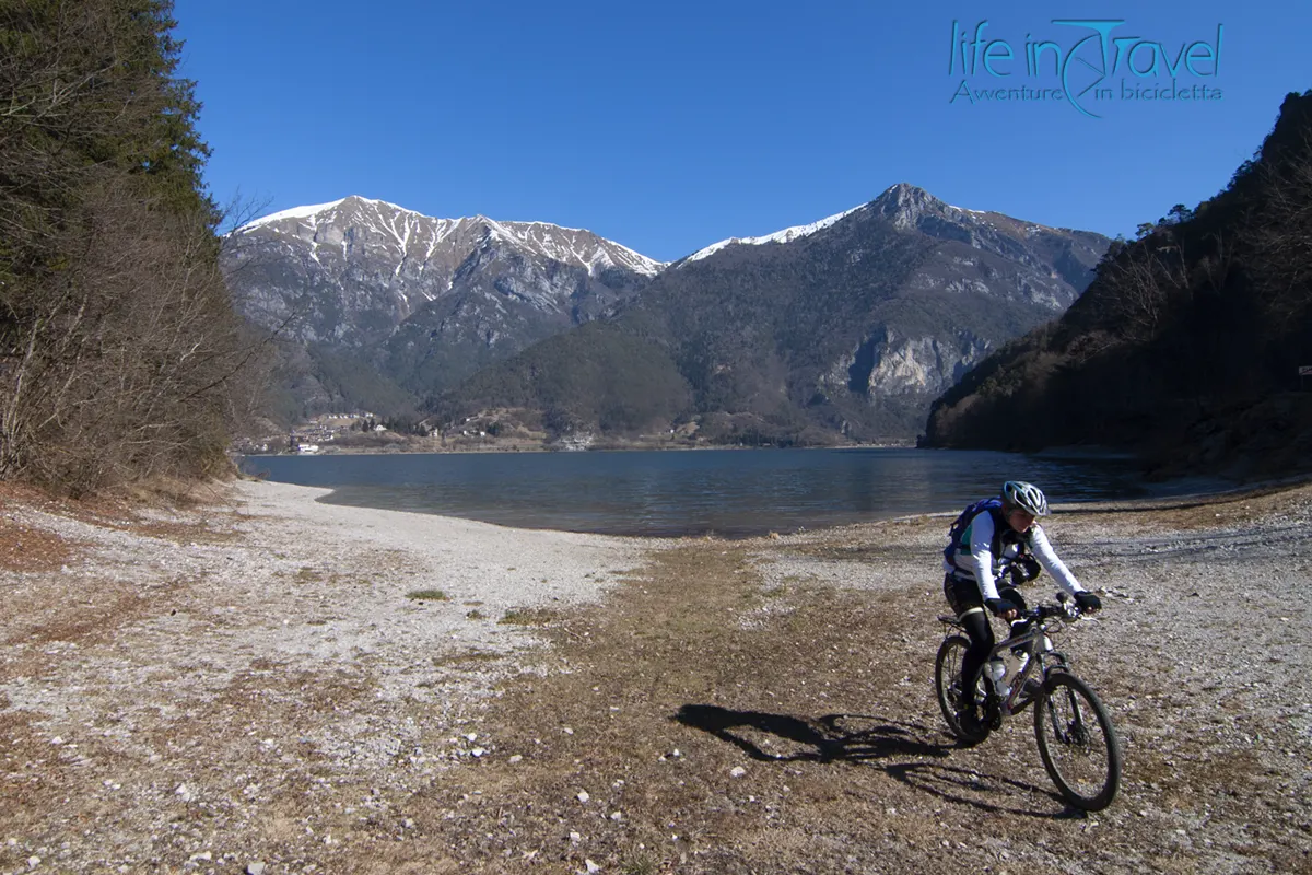 in bici val di ledro