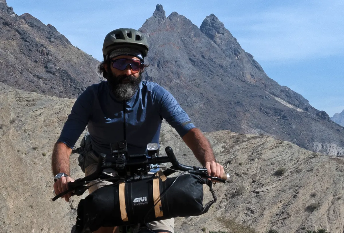 16 oman in bici