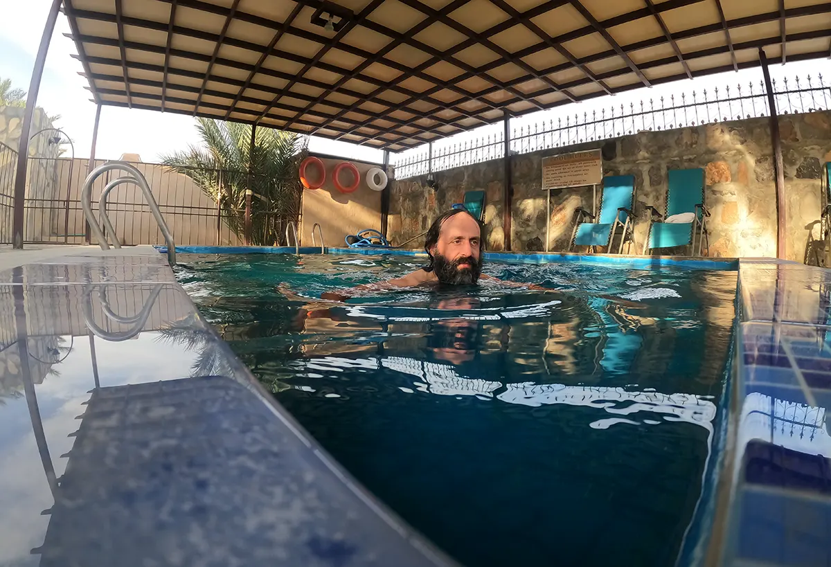 tuffo in piscina