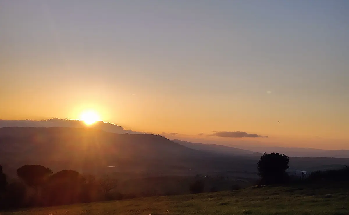 weekend gravel in val d orcia tramonto
