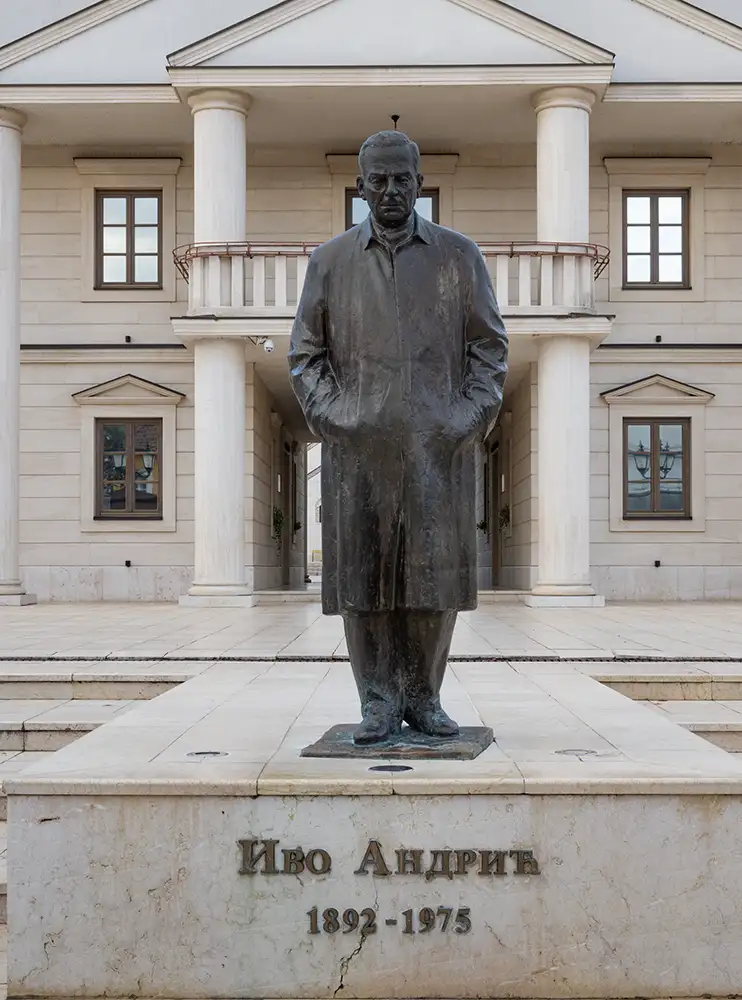 ivo andric statua visegrad