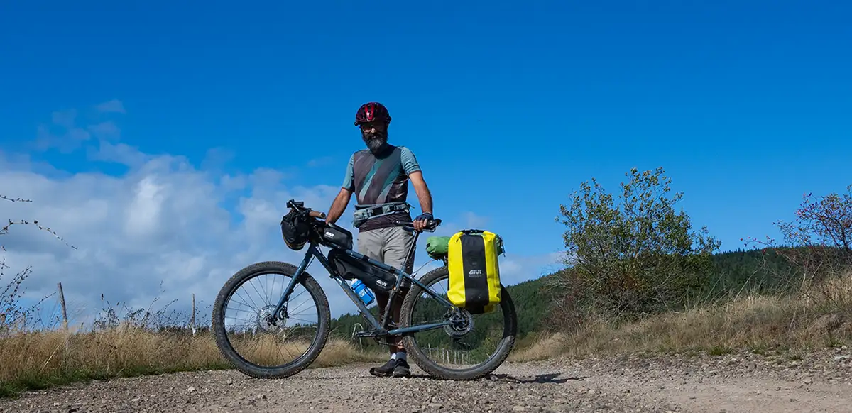 sulle gravel roads balcaniche