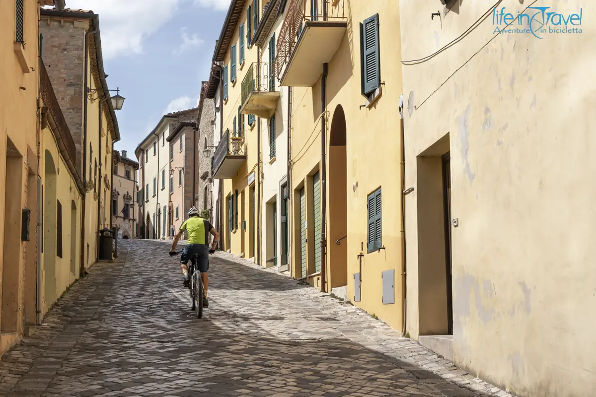 san leo in bicicletta