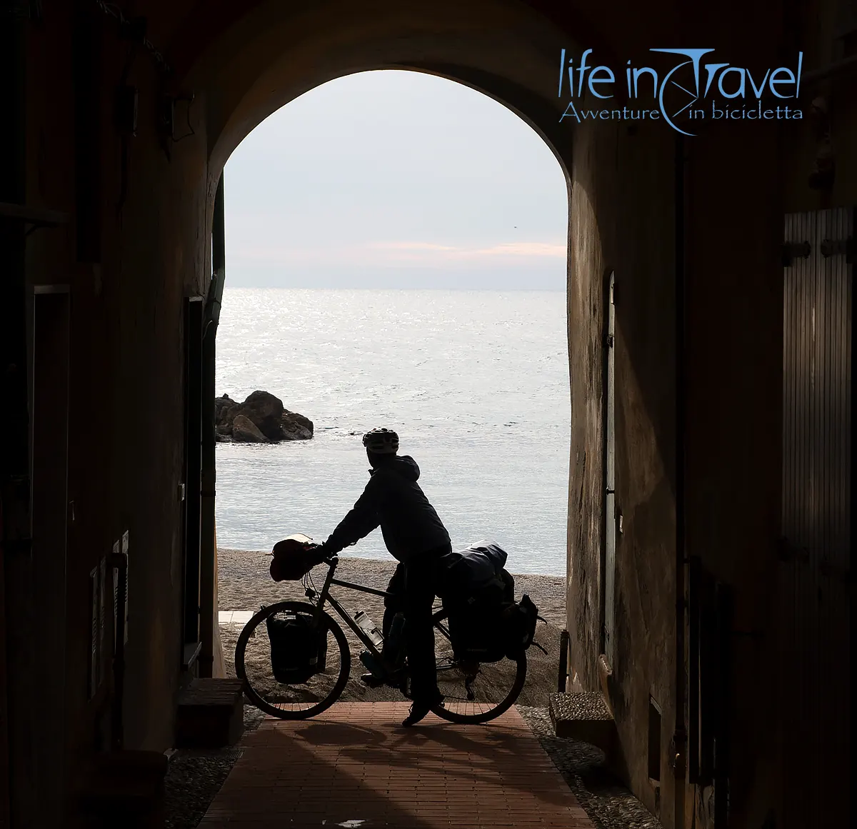 paesaggio mare bici