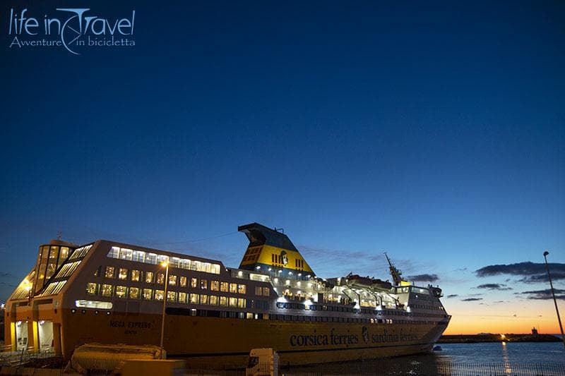 nave al porto di bastia