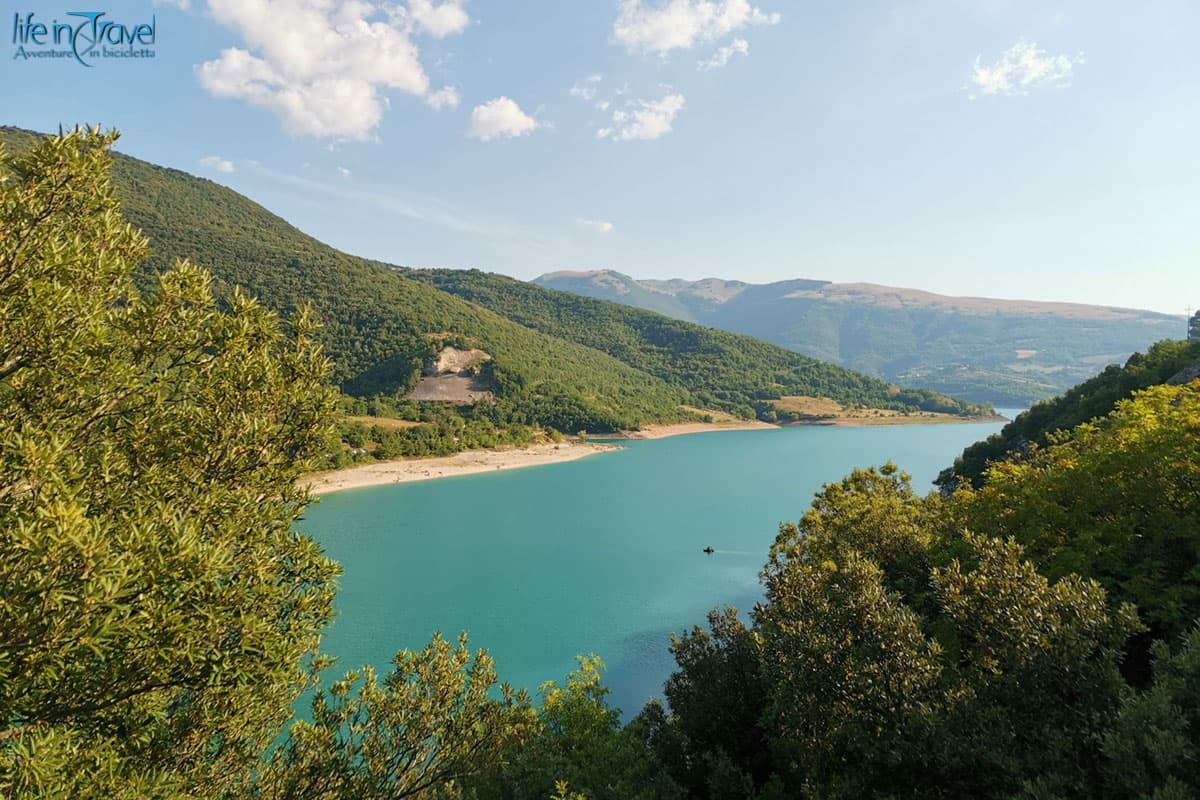 08 lago di fiastra in bici