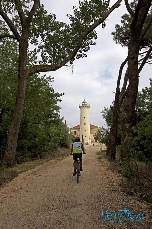 faro di bibione in bici