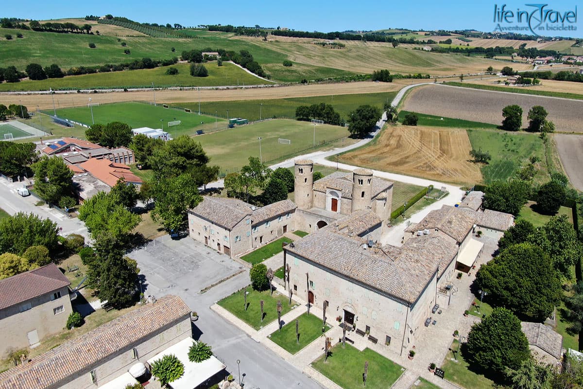 Marche in bicicletta 14 abbazia san claudio