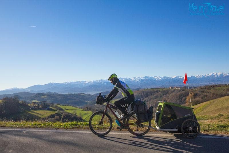 pedalando vista alpi occidentali