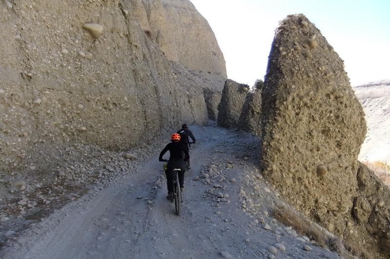 pedalando tra sabbia e sassi