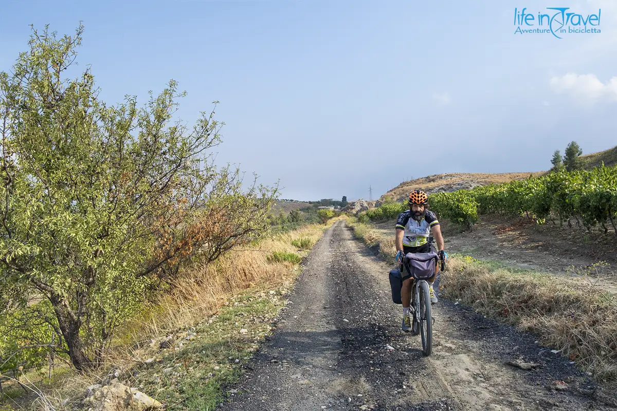 Cycling Sicily 08 leo sterrato entroterra