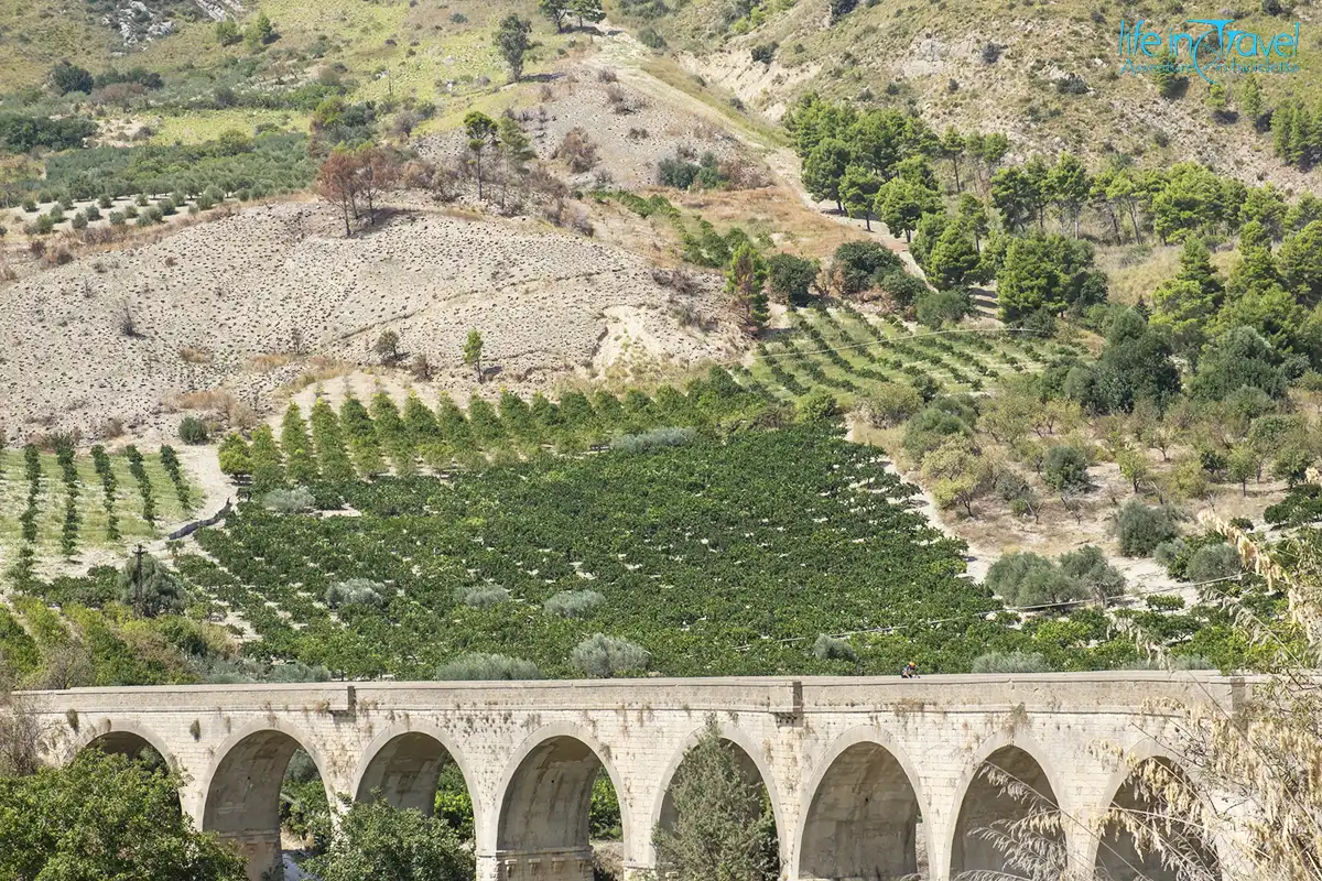 Cycling Sicily 22 vecchio ponte ferroviario in bici sicilia