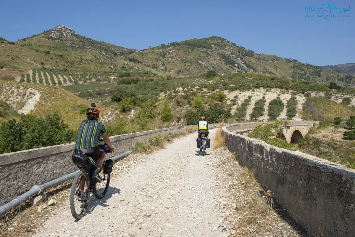 Cycling Sicily 23 vecchia ferrovia sambuca in bici