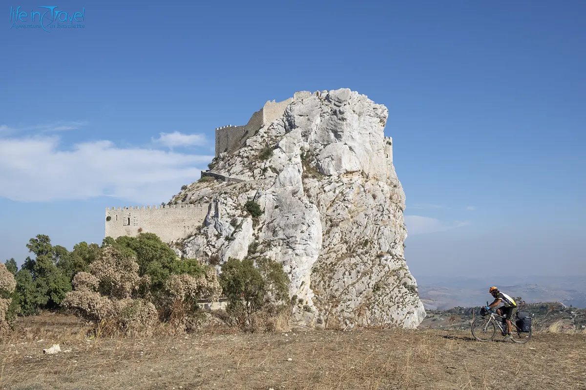 24 castello di mussomeli in bici