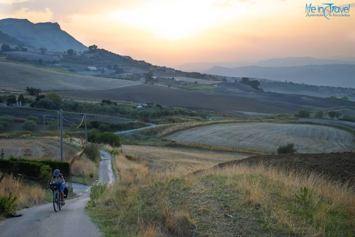Cycling Sicily sicilia in bicicletta salita per enna