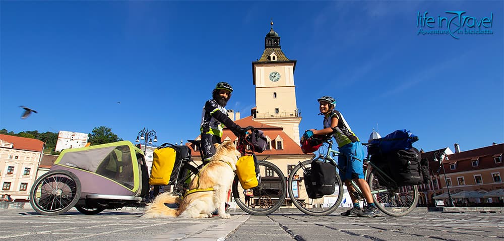 03 piazza brasov in bici