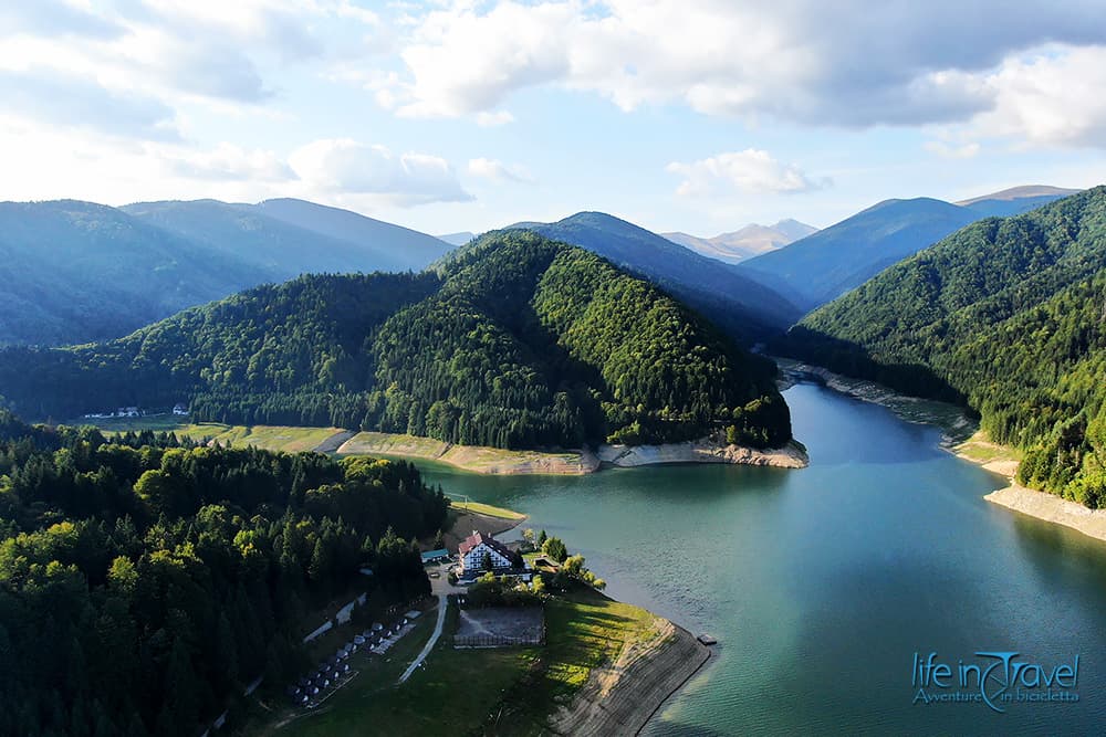 lago vidraru