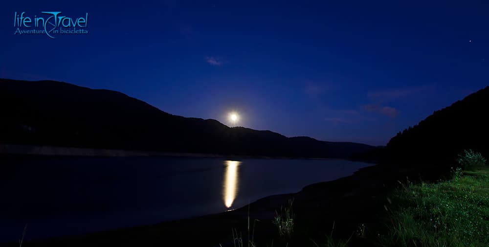lago vidraru