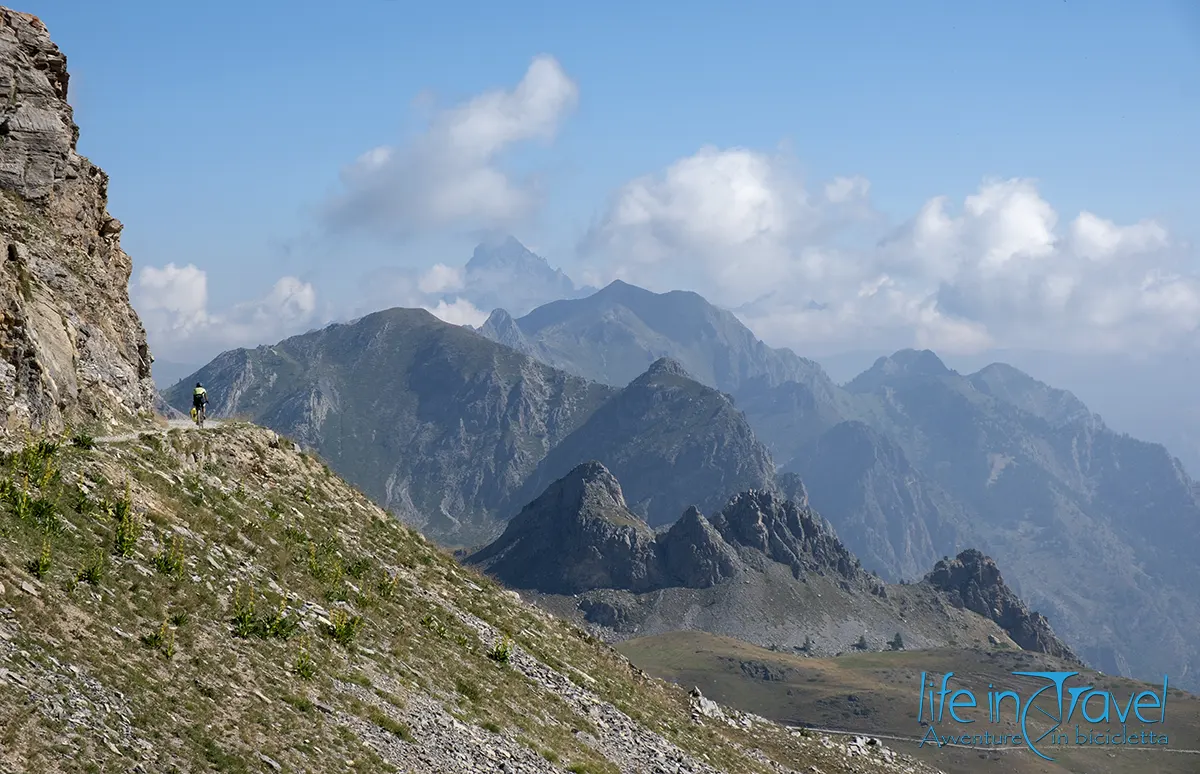panorama altopiano della gardetta in bici