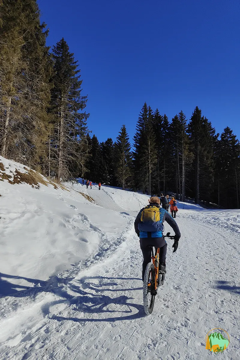 in bici sulla neve merano2000