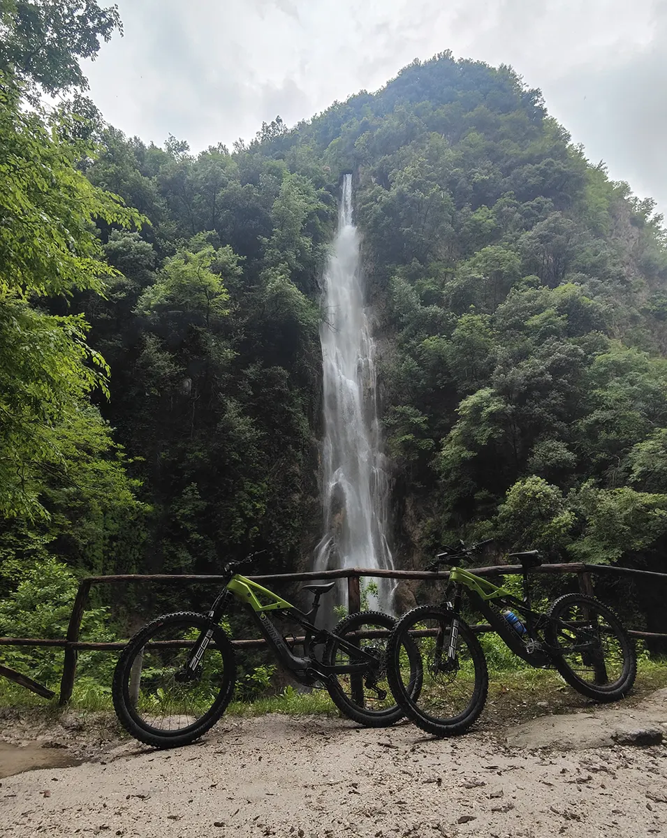 13 cascata valle cartiere