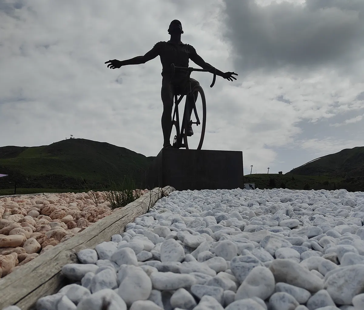 14 monumento pantani