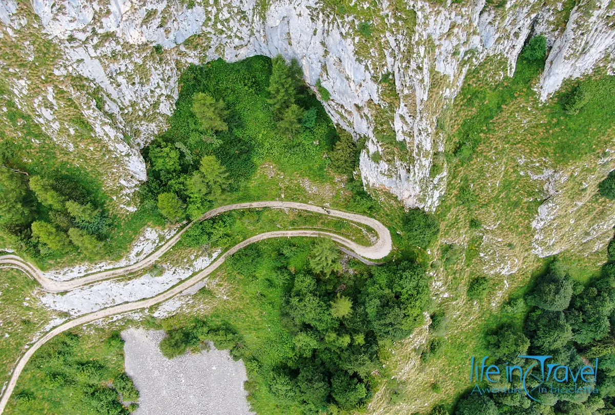 drone strada rifugio dal piaz