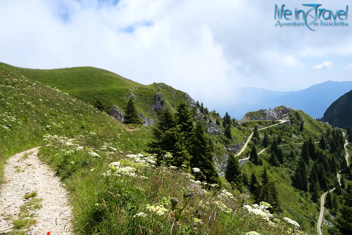 strada militare rifugio dal piaz in bici