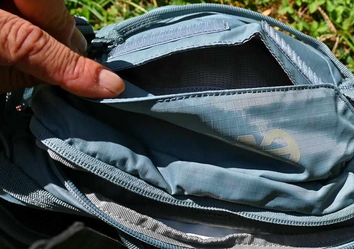 marsupio evoc hip pack pro eride tasca frontale