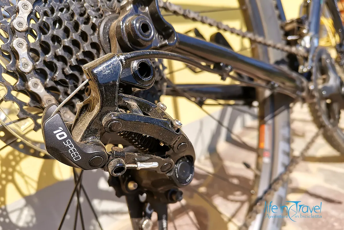 cambio bicicletta deragliatore posteriore