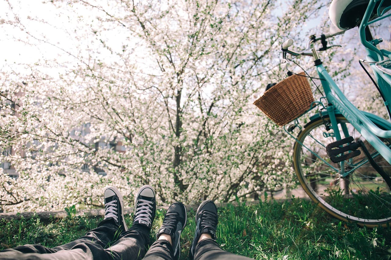 in bici con le scarpe