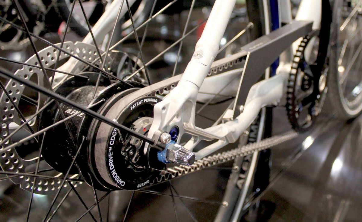 Trasmissione cinghia bici beltdrive adventure cycling association
