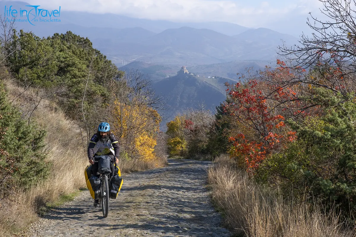 26 verso tbilisi georgia in bici