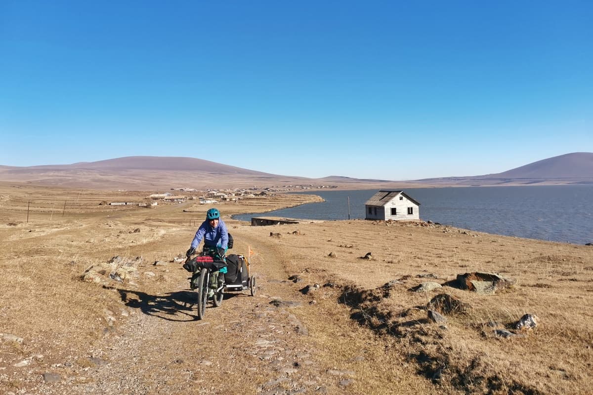 lago paravani in bici