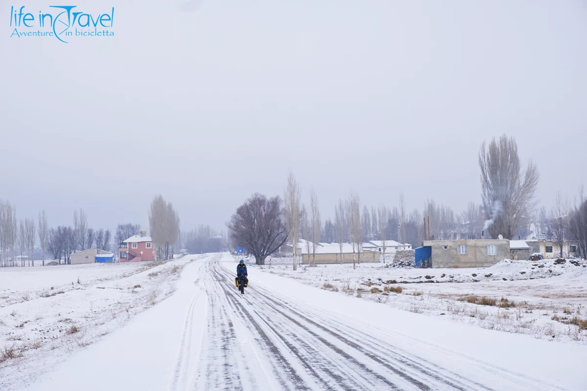 Pedalare sulla neve